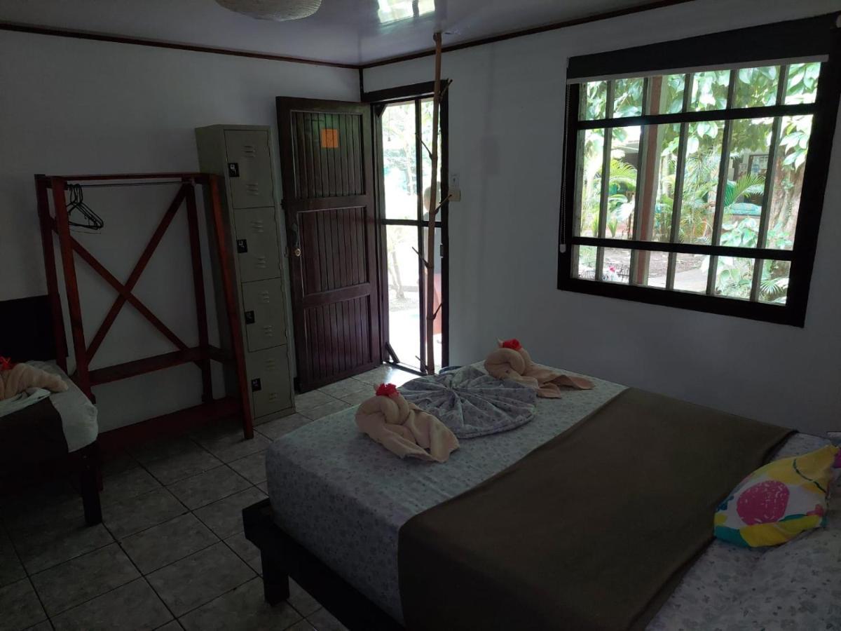 Aracari Garden Hostel Tortuguero Exterior photo