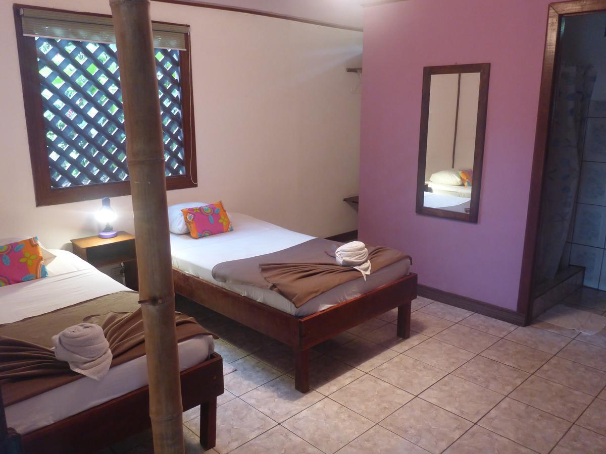 Aracari Garden Hostel Tortuguero Exterior photo