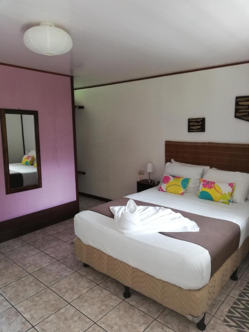 Aracari Garden Hostel Tortuguero Exterior photo
