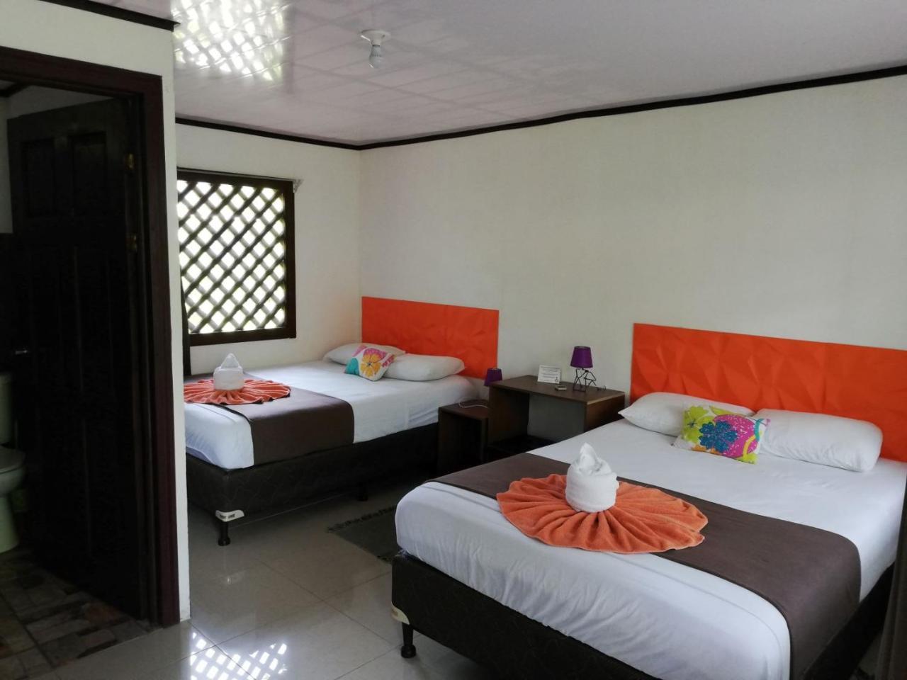 Aracari Garden Hostel Tortuguero Exterior photo