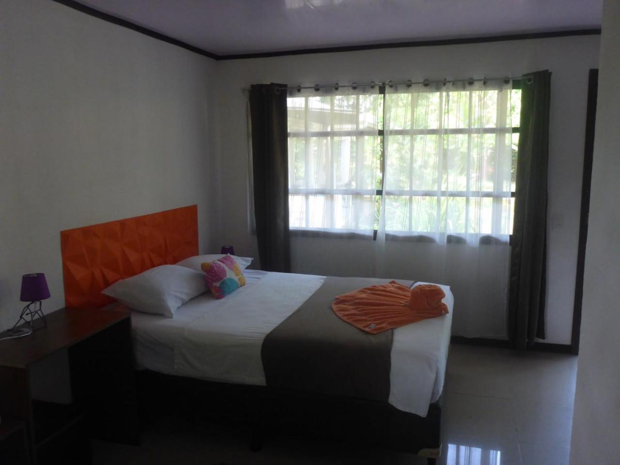 Aracari Garden Hostel Tortuguero Exterior photo