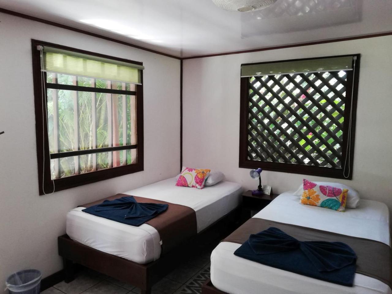 Aracari Garden Hostel Tortuguero Exterior photo