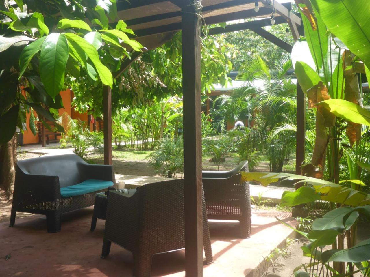 Aracari Garden Hostel Tortuguero Exterior photo